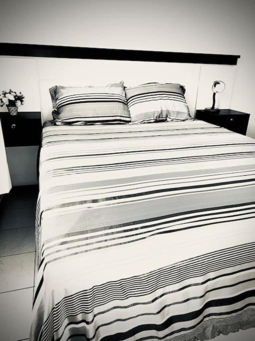 Stayhere! Fique Aqui! Apartamento 2/4 Mobiliado No Costa Azul :-) Salvador Exterior photo